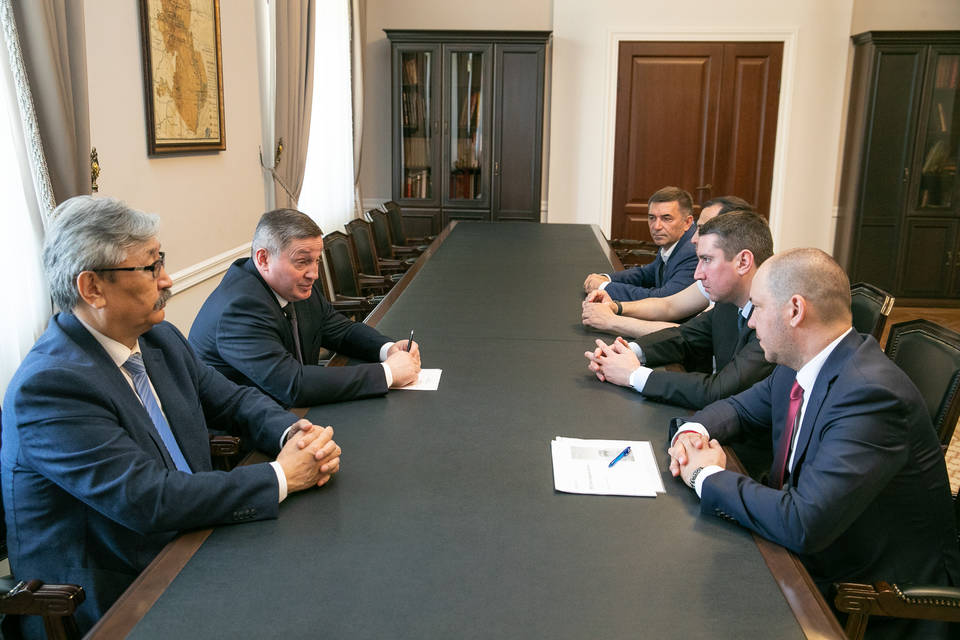 Губернатор Бочаров провел рабочую встречу с Алексеем Лаптевым