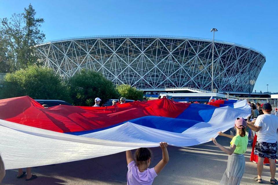 Посетители центрального парка Волгограда устроили патриотическую акцию