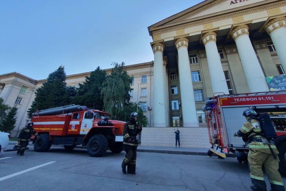 В Волгограде вспыхнул пожар в здании аграрного университета
