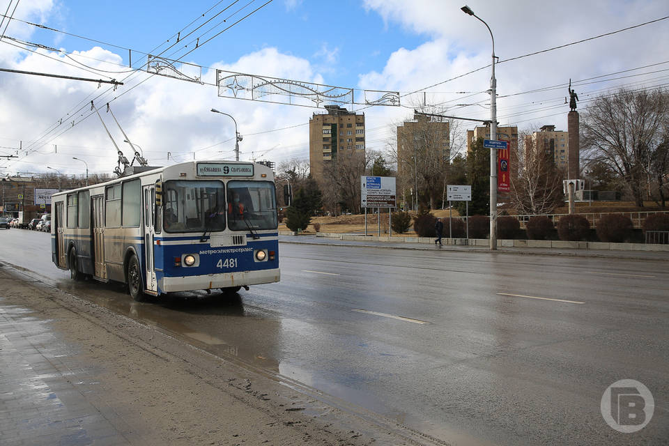 В Кировском районе Волгограда сняли часть троллейбусной контактной сети