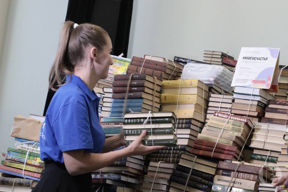 Волгоградские библиотеки подключаются к акции по сбору книг для Донбасса