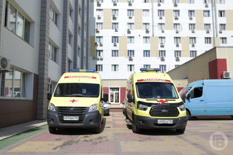 В Волгограде парень и девушка из сгоревшей иномарки попали в реанимацию