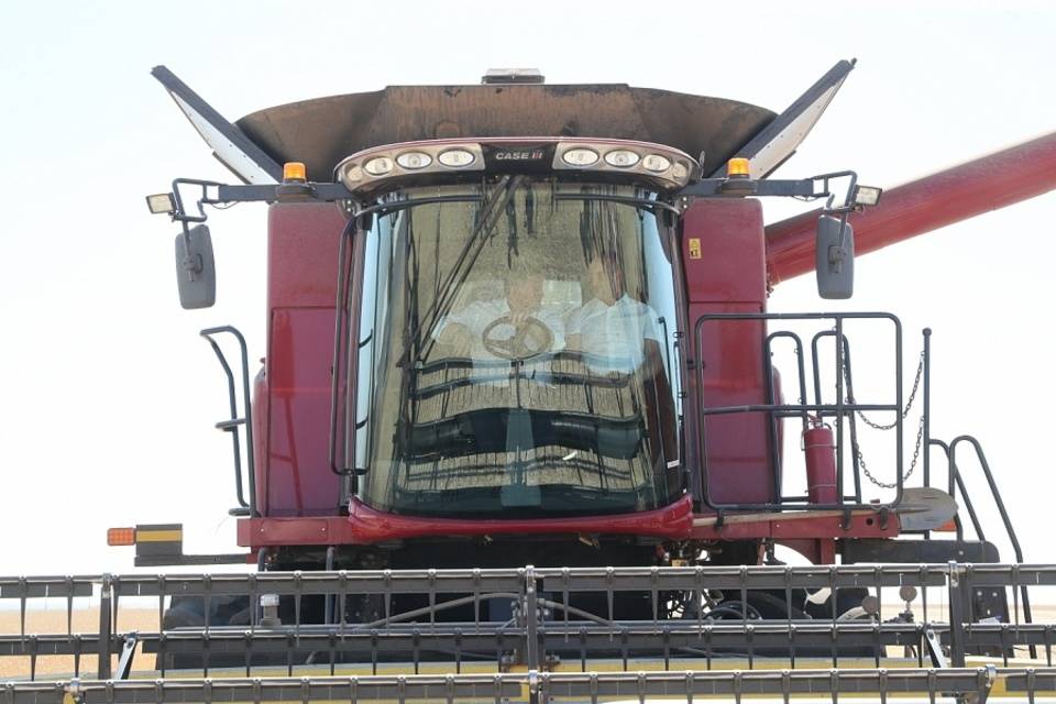 Аграрии Волгоградской области собрали первый миллион тонн зерна