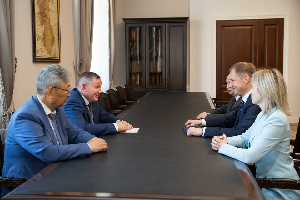 Губернатор Андрей Бочаров встретился с руководителем Федерального казначейства