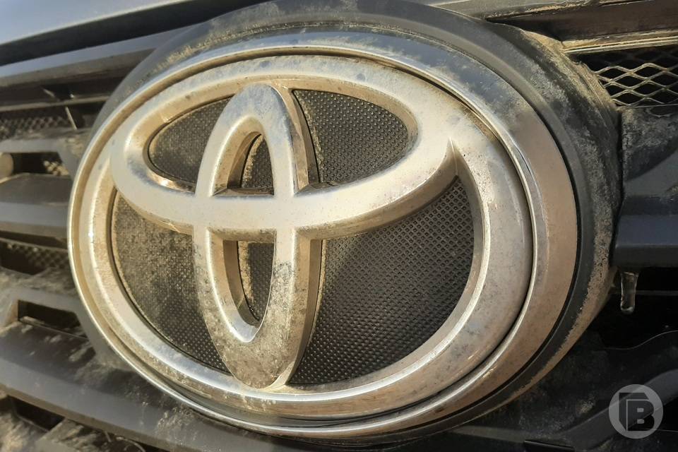 В Волгограде ночью сгорела новая Toyota c красивыми номерами
