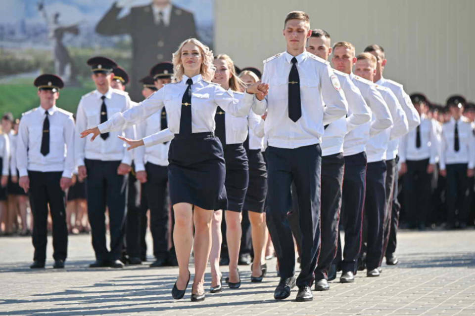 Ряды волгоградских полицейских пополнят больше 40 молодых специалистов