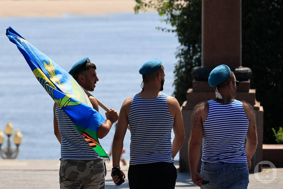 В Волгограде «голубые береты» ярко отметили День ВДВ