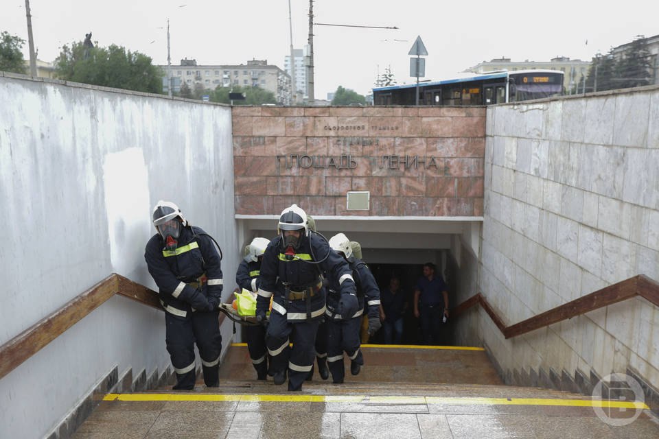 В Волгограде спасатели ликвидировали возгорание на станции метротрама «Площадь Ленина»