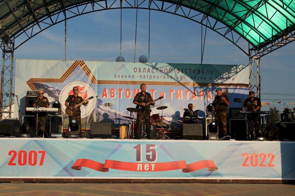 В Волгоградской области фестиваль «Автомат и гитара» прошел под девизом «Za наших»