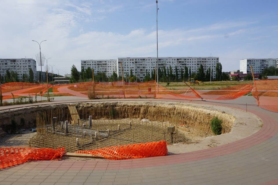 Под Волгоградом заканчивают строительство большого фонтана