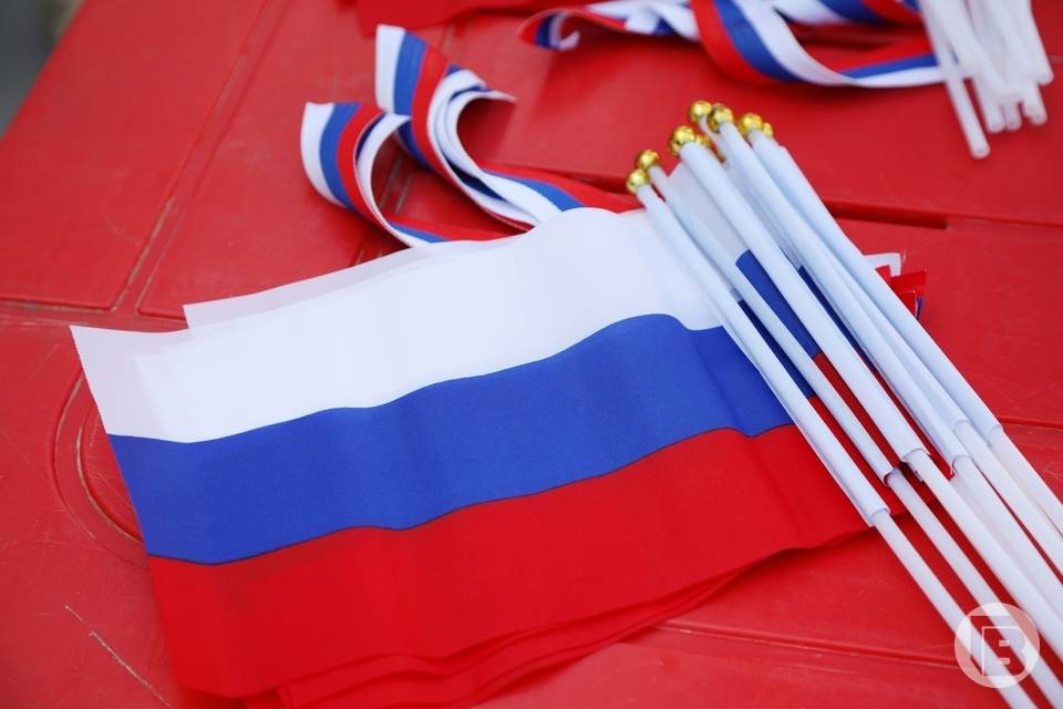 В Волгоградской области ко Дню флага раздадут ленточки и расскажут об истории праздника