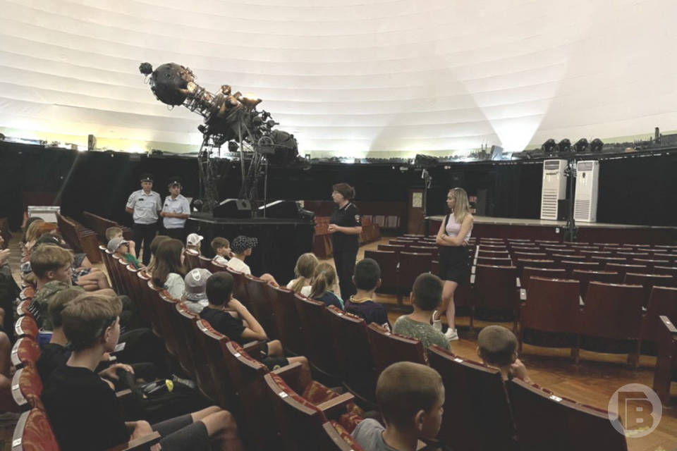 Дети, состоящие на профилактическом учете, познали мир космоса в Волгограде