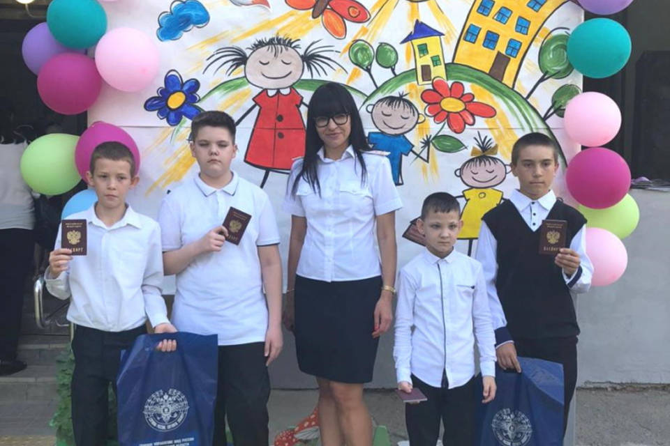 В День знаний подросткам из волгоградского интерната вручили паспорта