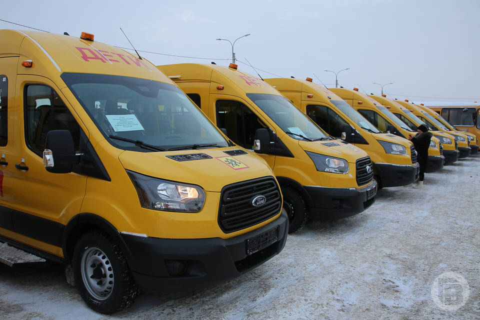 В Волгоградскую область поступят 55 новых школьных автобусов и 19 машин скорой помощи