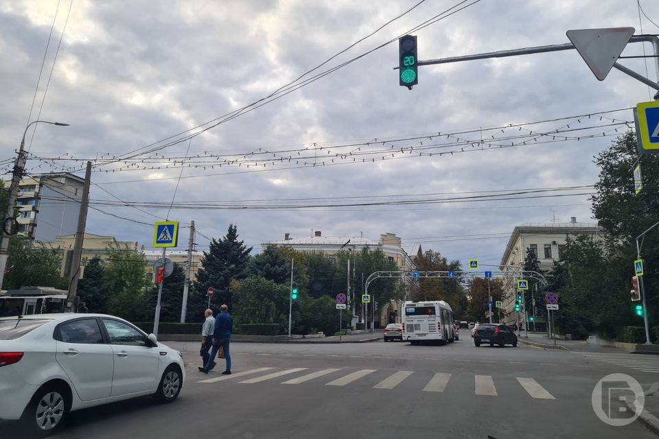 В центре Волгограда устраняют обрыв на участке троллейбусной линии
