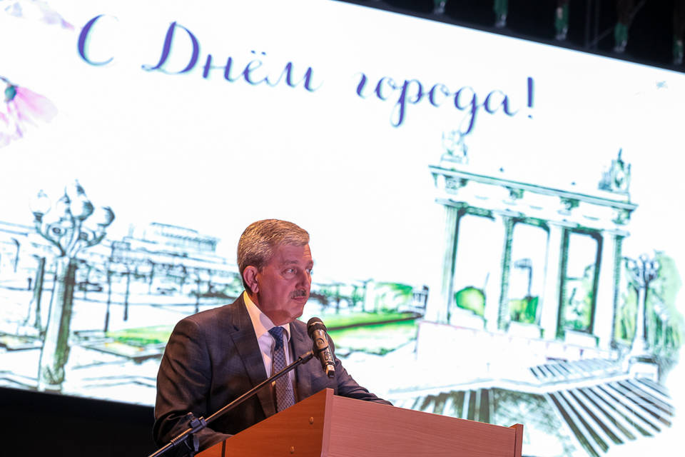 Владимир Марченко наградил волгоградцев за вклад в развитие города