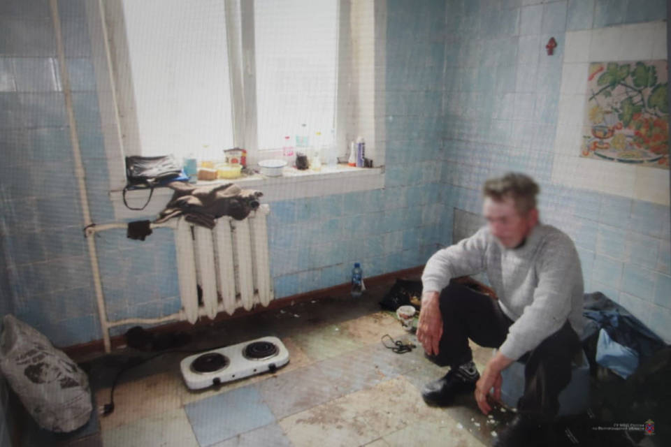 60-летний волгоградец устроил в своей квартире наркопритон