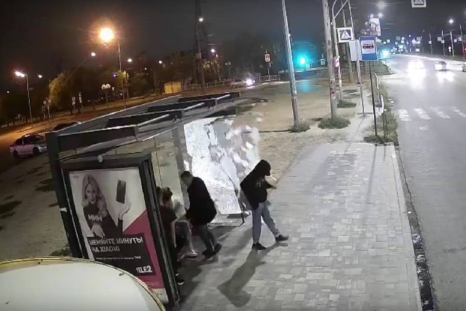 В Волгограде юные гангстеры устроили стрельбу по остановке