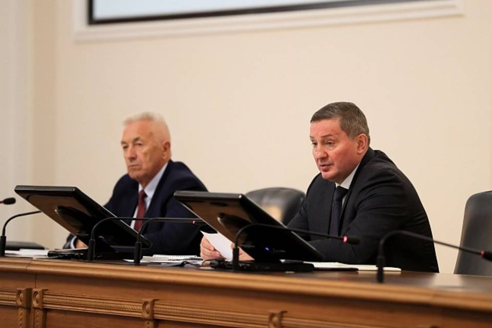 Губернатор призвал волгоградских чиновников высекать из себя искру