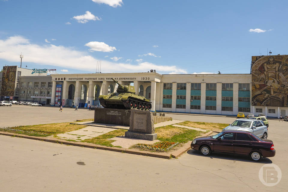 В Тракторозаводском районе Волгограда танк-памятник Т-34 временно снимут с постамента