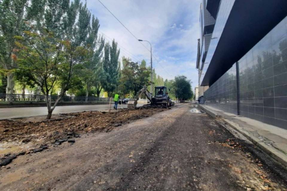 В Волгограде на площадках возле ВолгГТУ и ВГСПУ обновят дорожное покрытие
