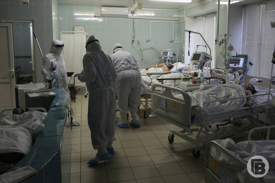 Более 5 тысяч жителей Волгоградской области борются с коронавирусом