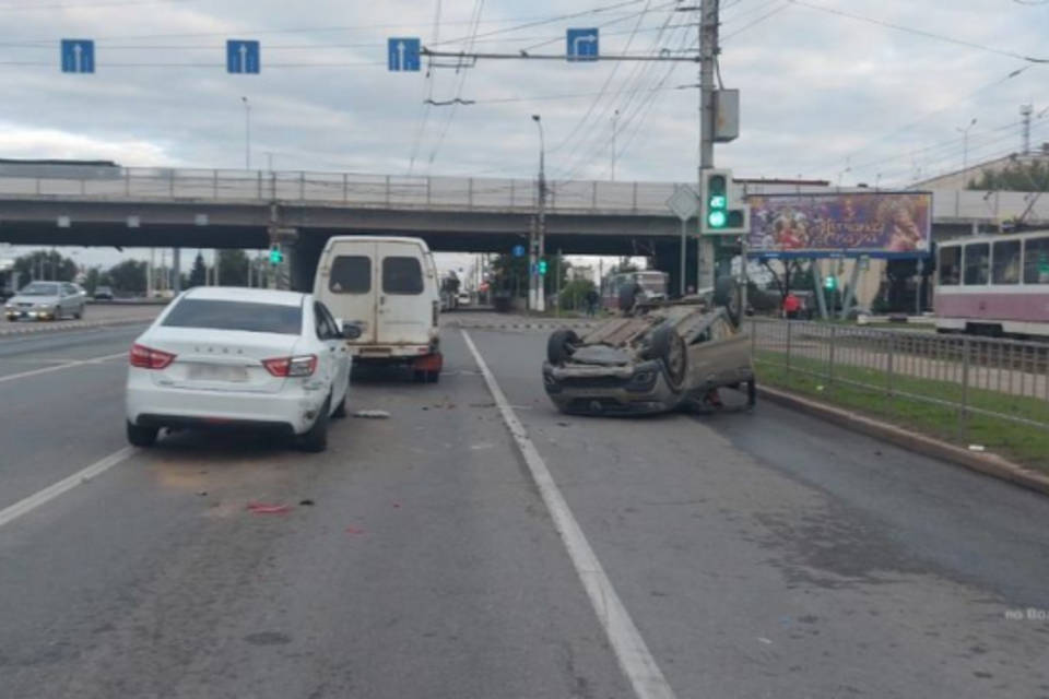 29-летний мужчина пострадал в массовом ДТП в Волгограде