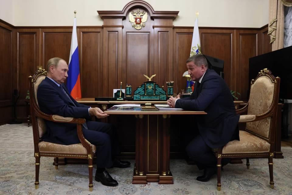 Владимир Путин встретился с губернатором Волгоградской области Андреем Бочаровым