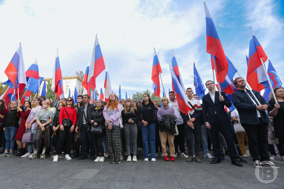 Митинг-концерт в поддержку результатов референдумов прошел в Волгограде