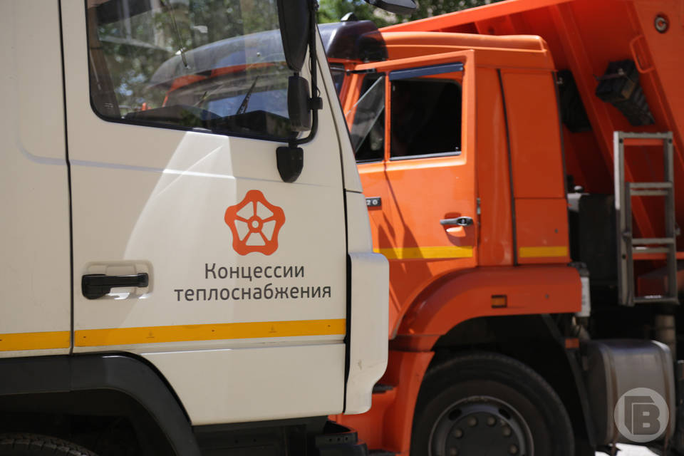 В центре Волгограда устраняют порыв на коммунальных сетях
