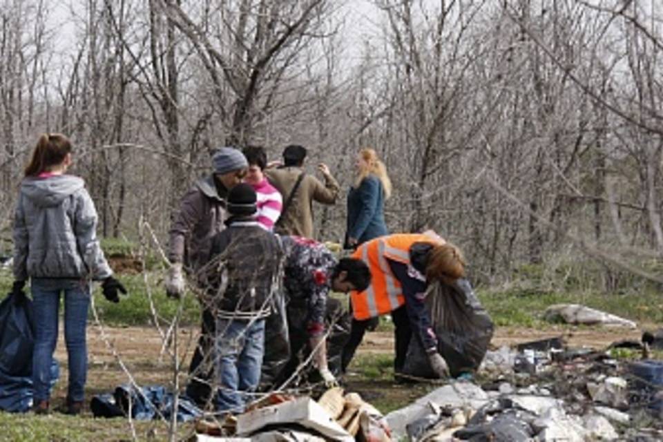 Более 20 КамАЗов мусора вывезли волгоградцы с территории у «Лысой горы»