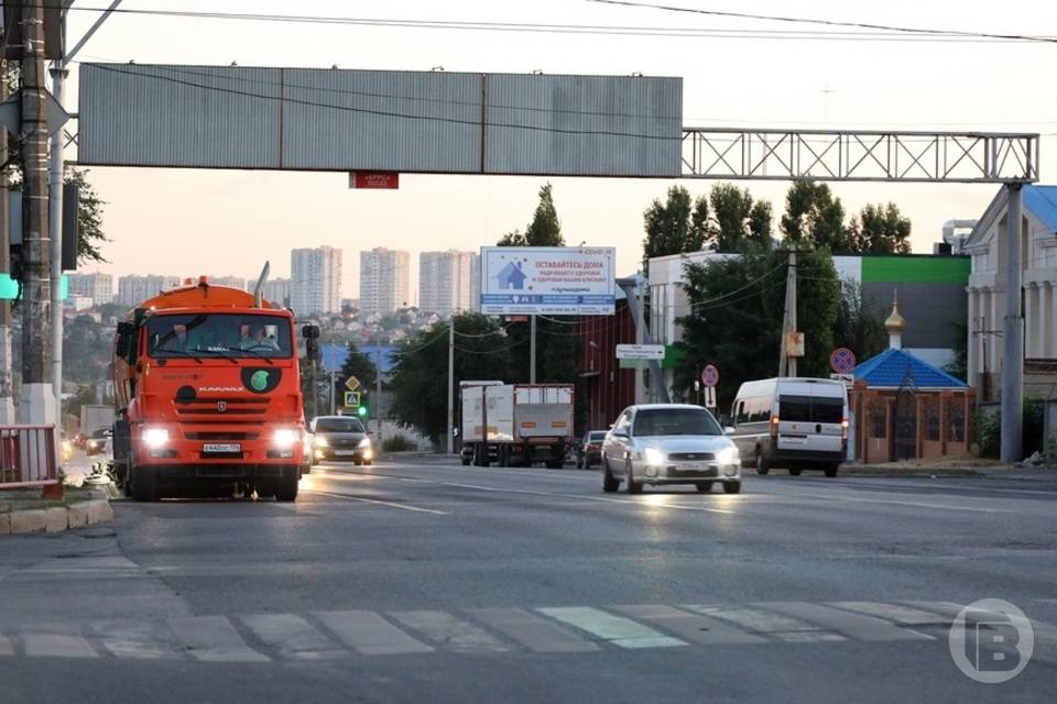 На улицы Волгограда выйдет новая техника для расчистки ливневок