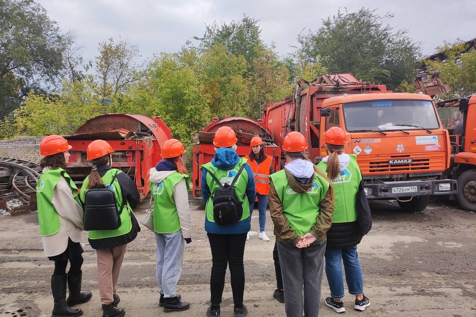 «Ситиматик-Волгоград» провел экскурсию на объект сортировки для волонтеров-экологов организации «Делай!»