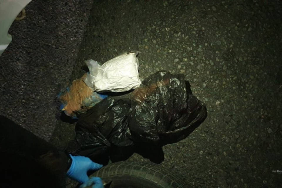 Два наркокурьера пытались доставить в Волгоград в запасных колесах 5 кг наркотиков