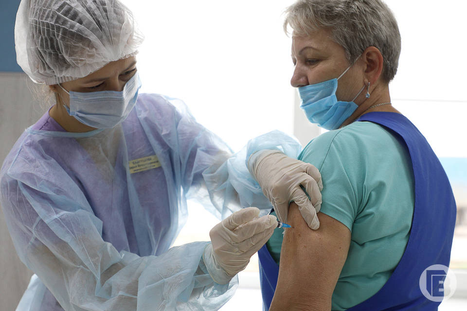 Более 400 тысяч комплектов вакцины «СовиГрипп» поступило в Волгоградскую область