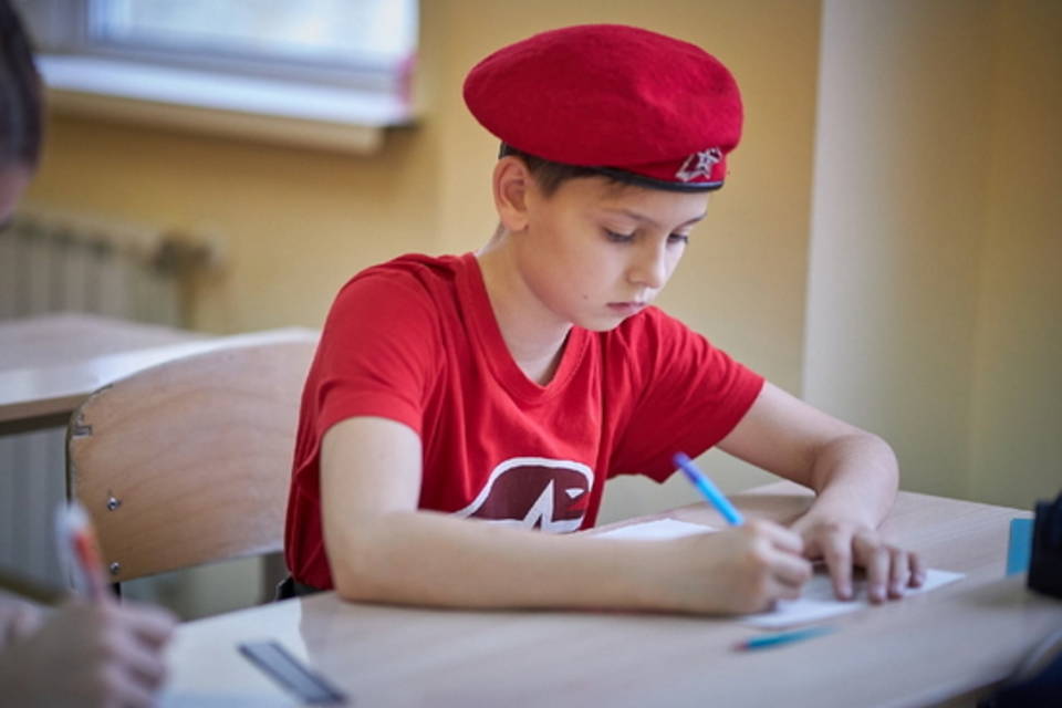 Учащиеся Волгоградской области написали письма участникам СВО