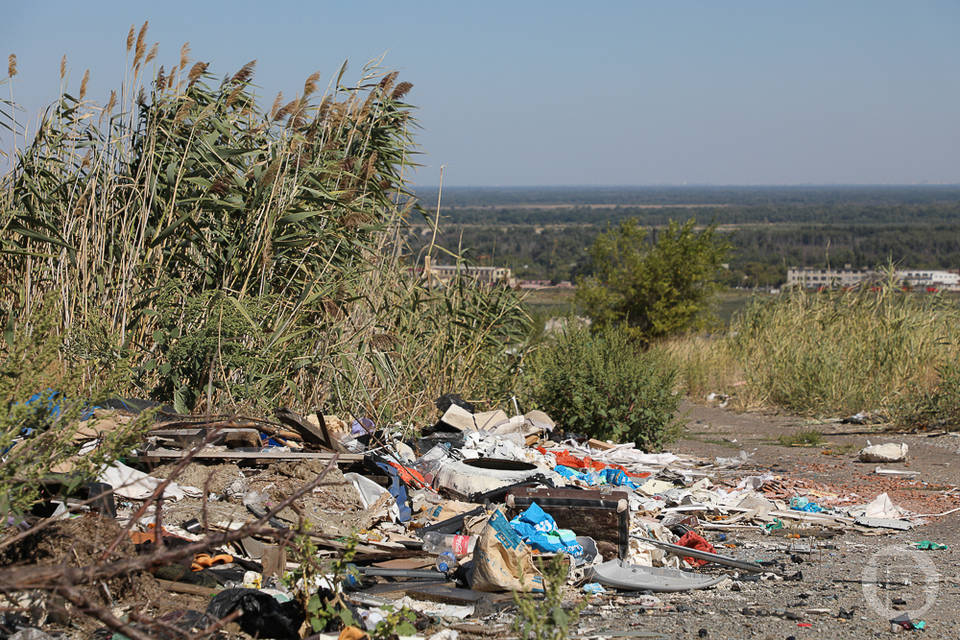 Под Волгоградом нашли мусорную свалку на сельхозугодьях