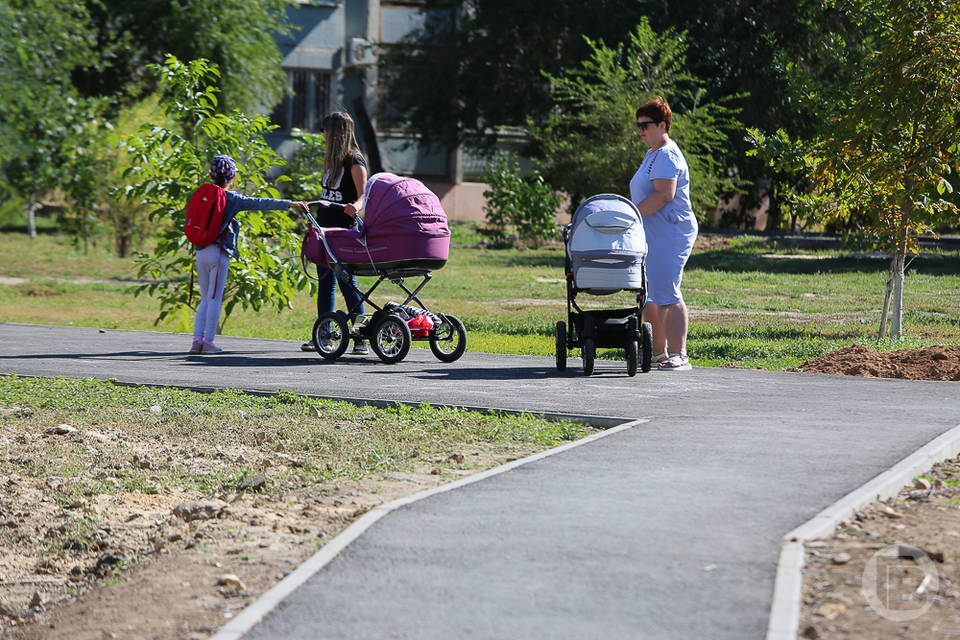 В Волгограде многодетная мать угнала чужую детскую коляску