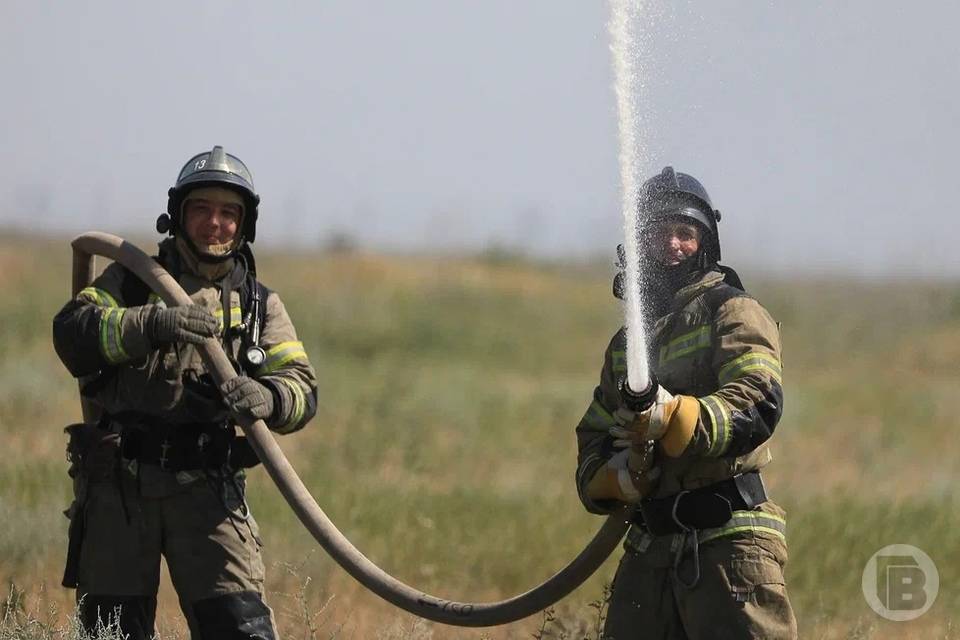 Под Волгоградом во время пожара дотла сгорел дом