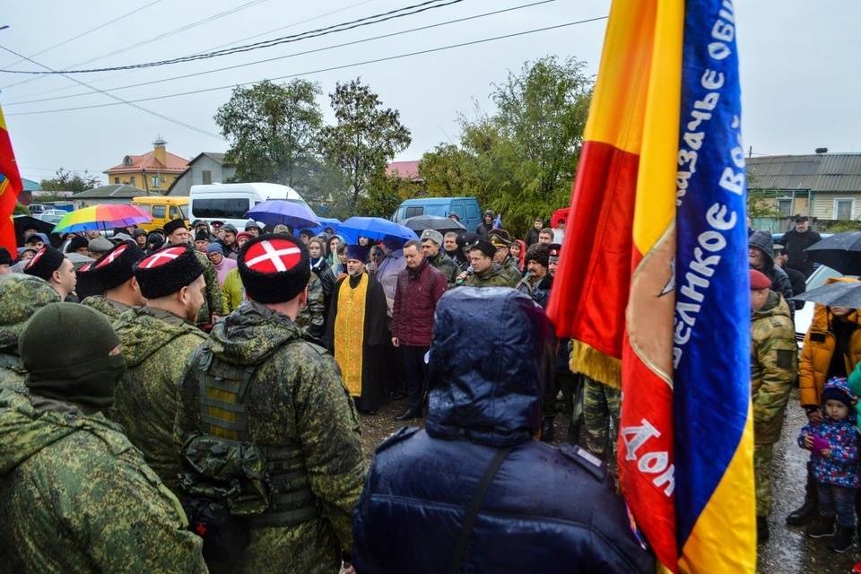 Под Волгоградом отряд казаков отправился в зону СВО