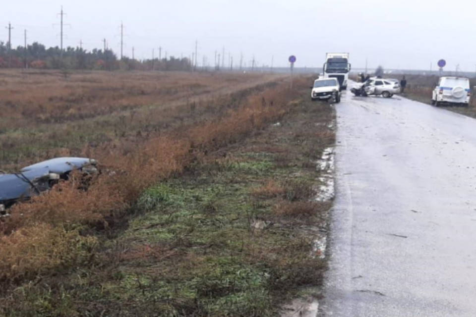 В массовом ДТП под Волгоградом разбились двое мужчин и 5-летний мальчик