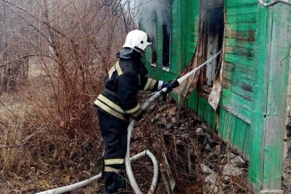 Тело погибшего 57-летнего мужчины нашли в обгоревшем доме под Волгоградом