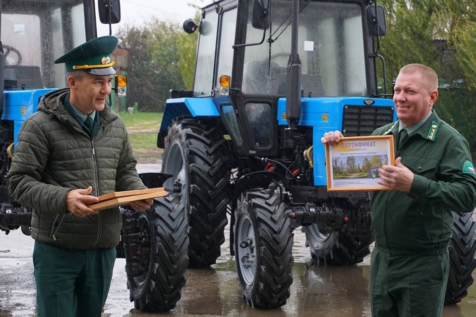 Лесничества Волгоградской области получили три новых трактора