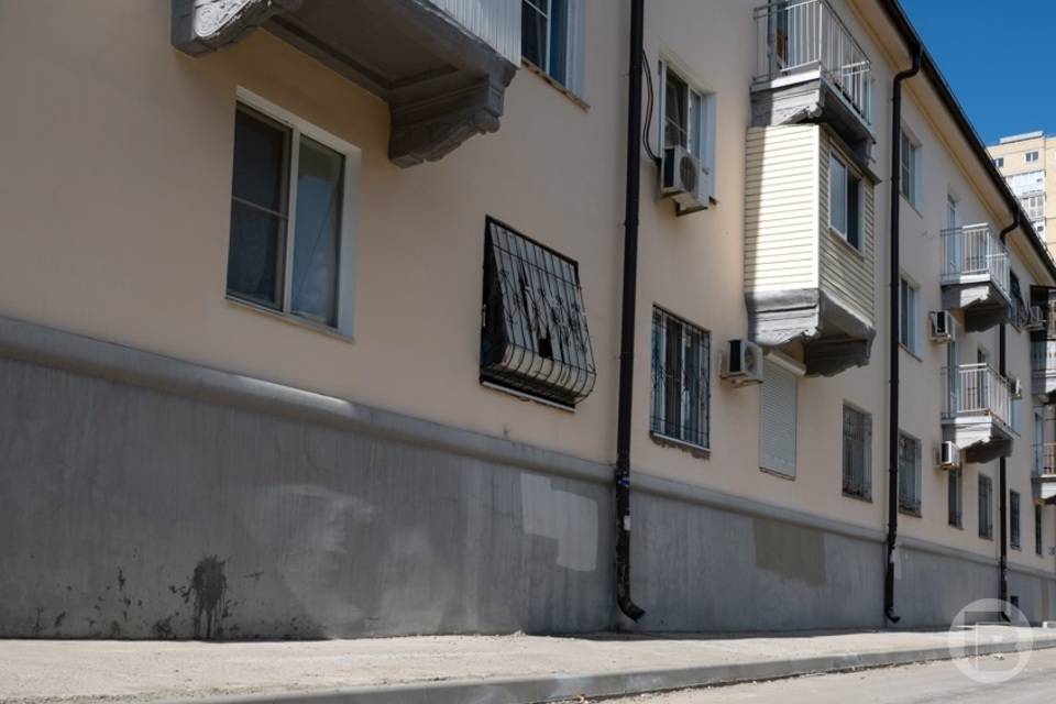 Волгоградские горе-строители утопили основание дома в дождевой воде