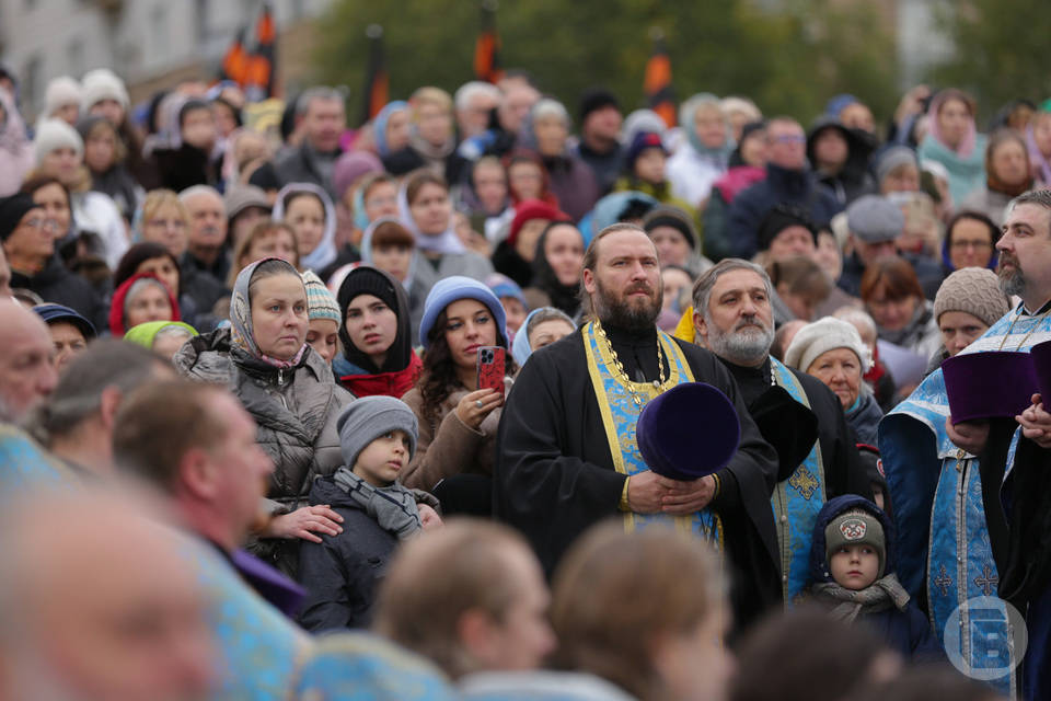 Сотни волгоградцев присоединились к крестному ходу в центре Волгограда