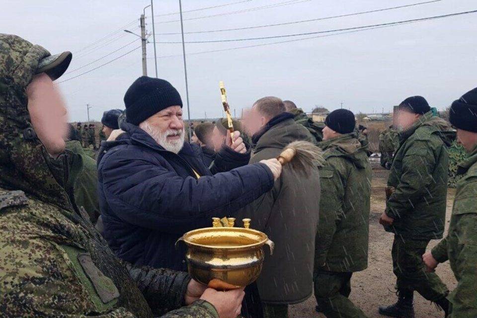 В Волгоградской области мобилизованных благословили священники