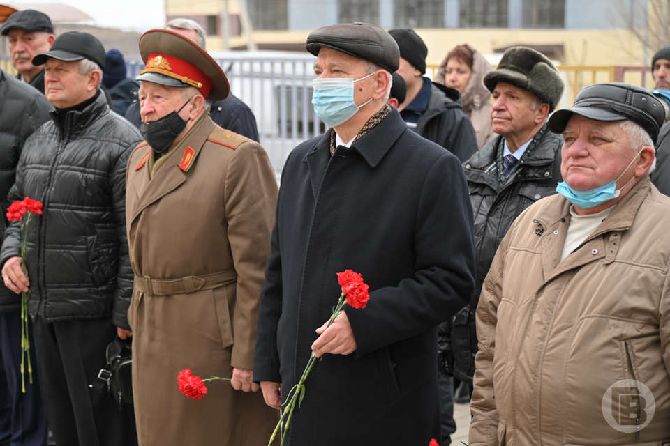 По 100 тысяч рублей выплатят ветеранам в Волгоградской области ко Дню Сталинградской Победы