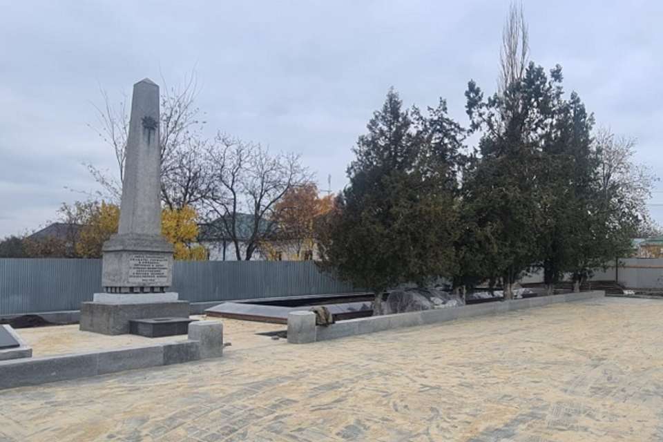 В Советском районе Волгограда восстанавливают мемориал на братской могиле