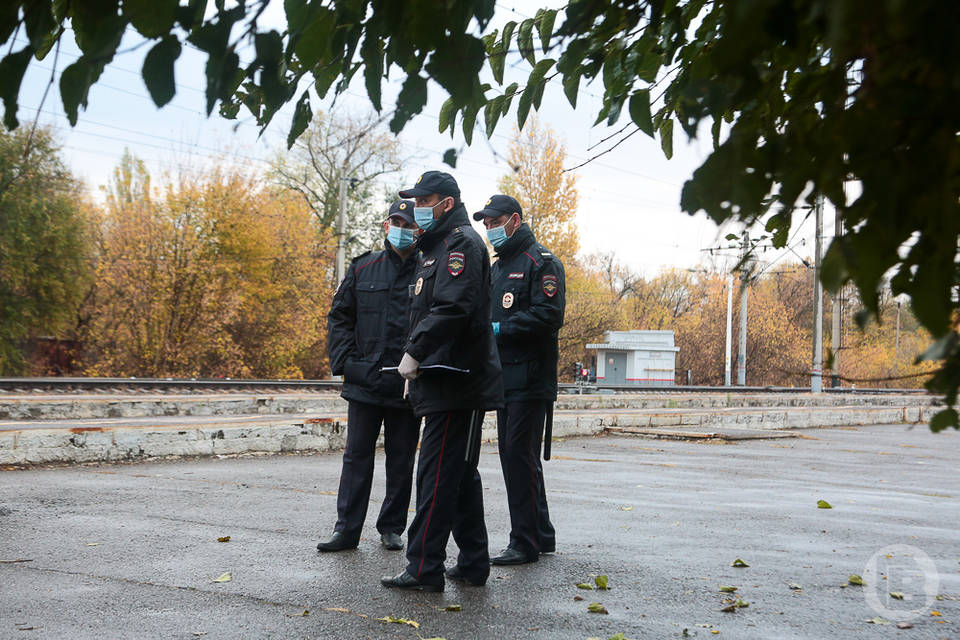В Волгоградской области задержали девушку в дорогой одежде