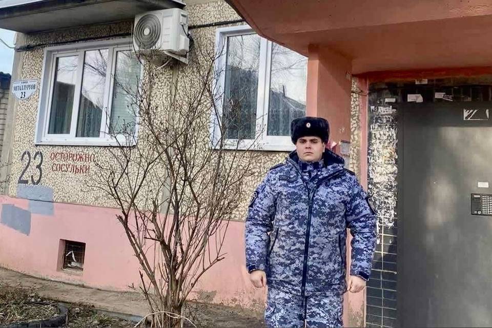 Росгвардеец спас жительницу Волгоградской области во время пожара